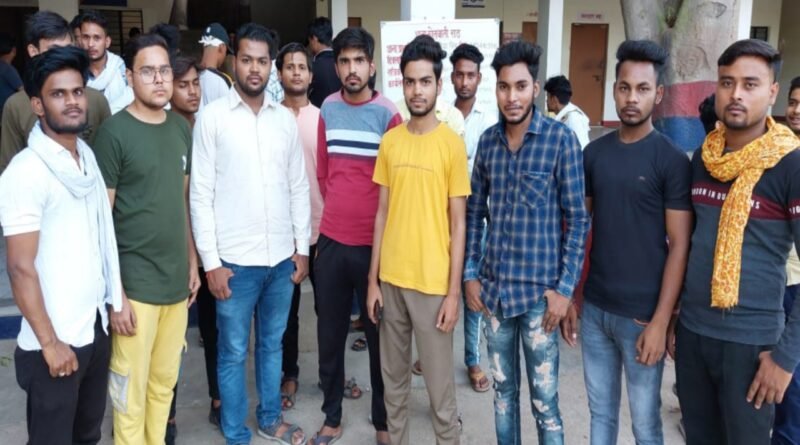 Angry over the death of a partner due to drowning in the swimming pool in Rath, the polytechnic students demanded the arrest of the pool operator