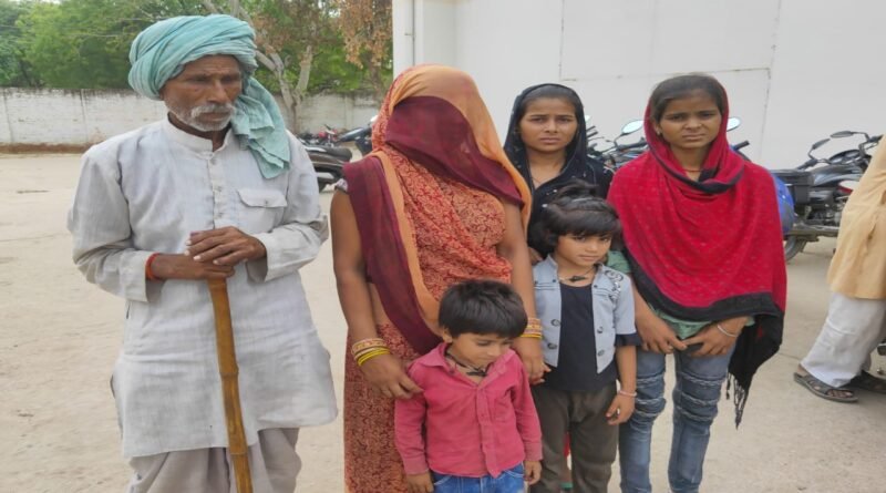Wife of the deceased reached Kotwali to plead for justice regarding innocent children