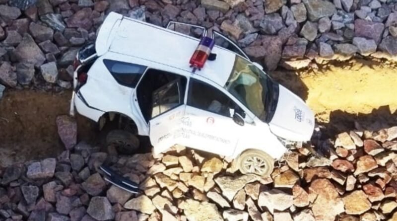 Patrol vehicle fell from bridge under construction of Bundelkhand Expressway, four patrol personnel injured