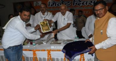 Union ministers honored Raghuveer Singh, a young farmer of Rath on Millet Day