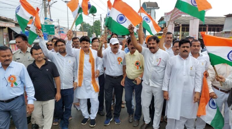 On the elixir of independence, the tricolor yatra was taken out under the tricolor campaign at every house.