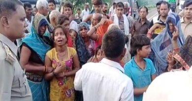 Angry villagers blocked the road on the death of two people after being crushed by a truck