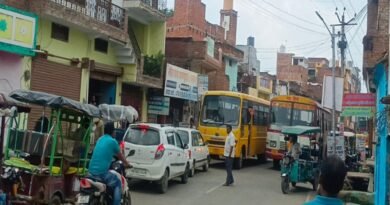 Long jam on the main road due to the breakdown of Rath depot bus