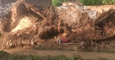 Two houses collapsed in the rath, ruined the household