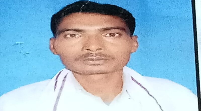 Dead body of a farmer found hanging from a tree in the forest