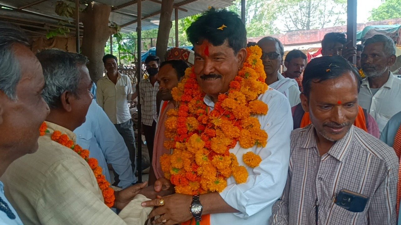 BJP candidate for the post of Rath Municipality President Srinivas Budhauliya Bablu Maharaj