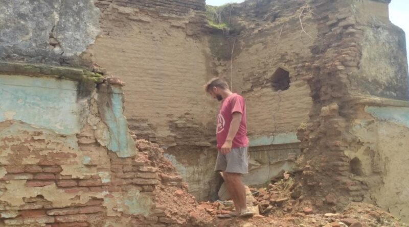 Laborer's house collapsed in heavy rain