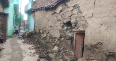 Loss of lakhs due to collapse of three houses due to rain