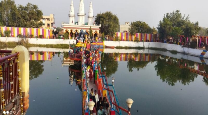 The announcement of Har Har Mahadev echoed in the pagodas on the second Monday of Sawan