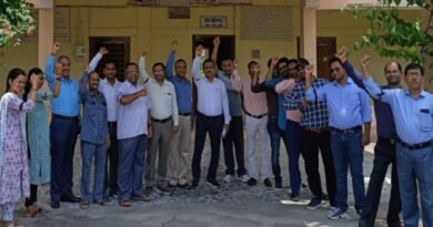 Teachers of Brahmanand College protested by tying black bands