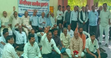 Advocates went on indefinite strike in Rath, protested in Tehsil