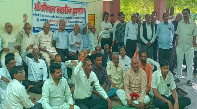 Advocates went on indefinite strike in Rath, protested in Tehsil