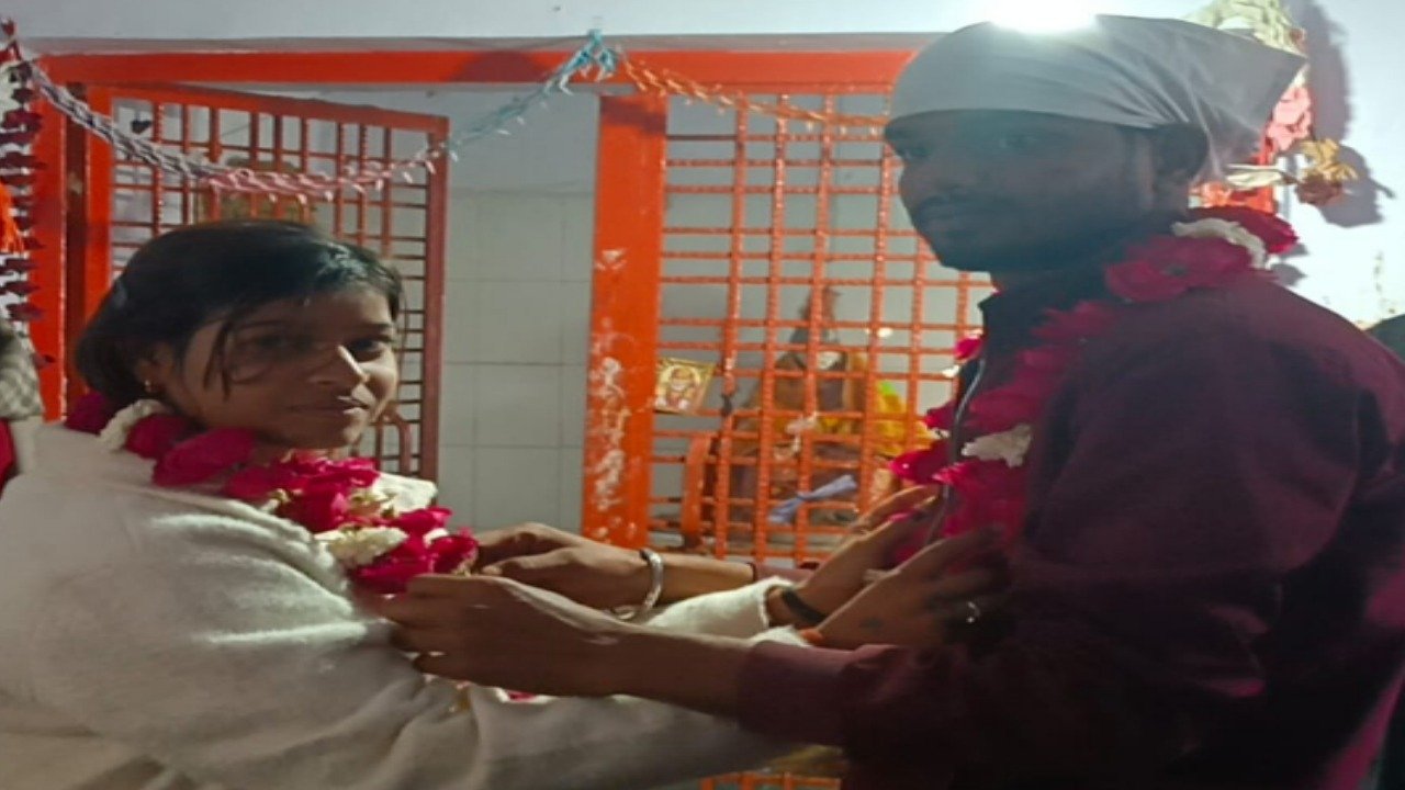 Lover and girlfriend got married in the temple