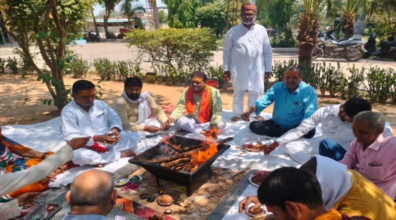 Lord Parshuram's appearance festival was celebrated by performing Havan Puja