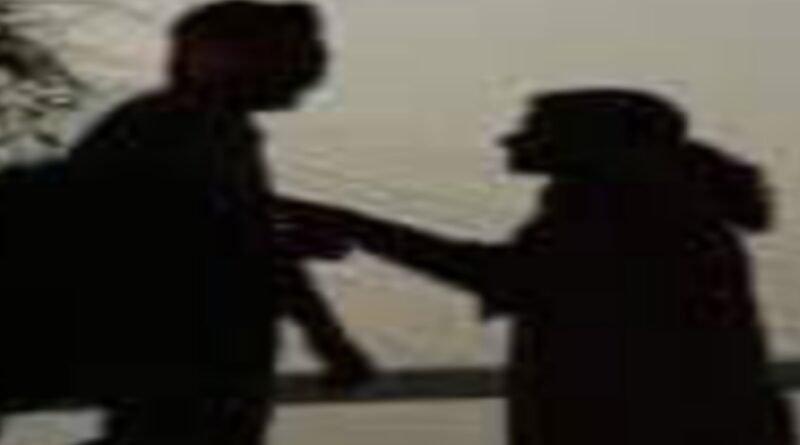 The girl left home with her lover taking two and a half lakh rupees and jewellery