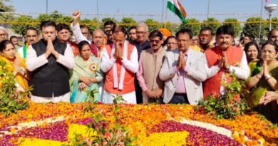 Deputy Chief Minister Keshav Prasad Maurya paid homage at the Samadhi of Swami Brahmanand