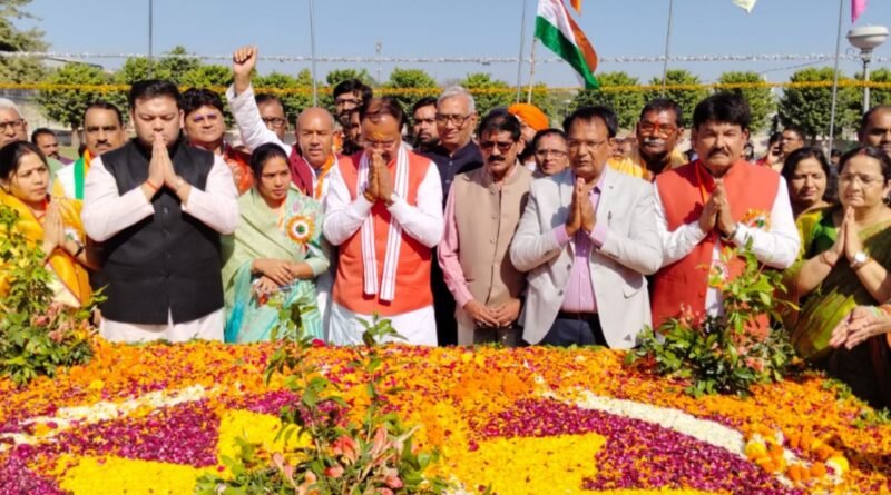 Deputy Chief Minister Keshav Prasad Maurya paid homage at the Samadhi of Swami Brahmanand