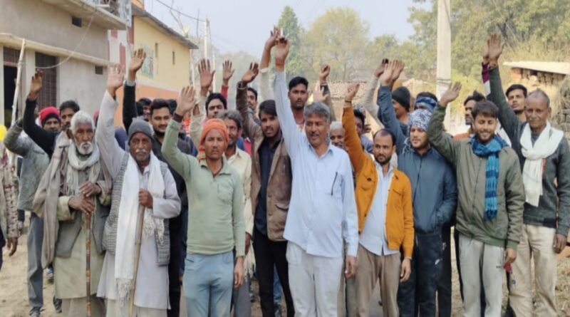 Villagers in Rath got angry after a dumper ran over a bike, expressed their displeasure by raising slogans