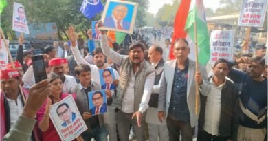 In Rath, Samajwadi Party workers staged a strong protest against Home Minister Amit Shah