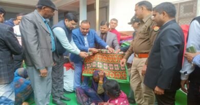 Uttar Pradesh Industry Trade Board distributed blankets to 12 hundred needy people