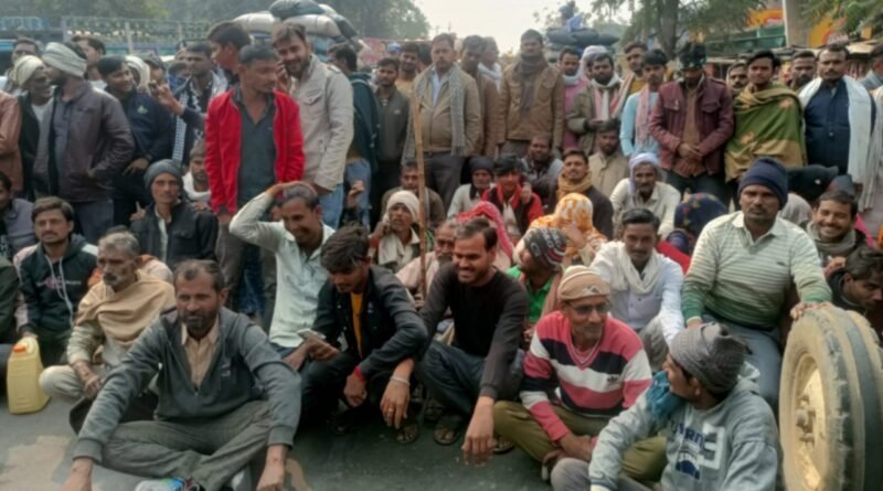 When farmers sat on the road for fertilizer in Rath, there was a jam on the road