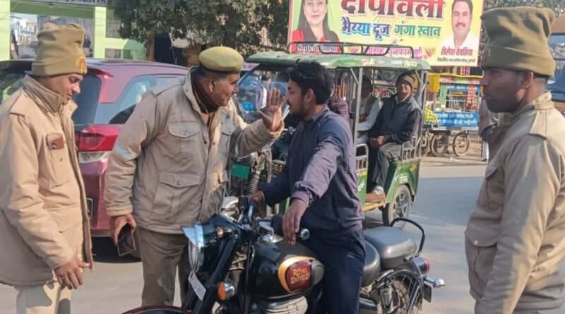 Bulandshahr News : TSI Sompal Singh organized a school, gave information about traffic rules