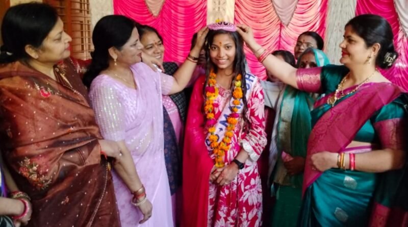 Hamirpur News: Shashi Soni became Miss Maa Sharda, Pratiksha second and Kamini third winner