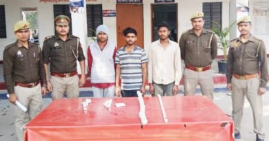 Rath News: Police caught three youths standing with pistols in the hope of looting