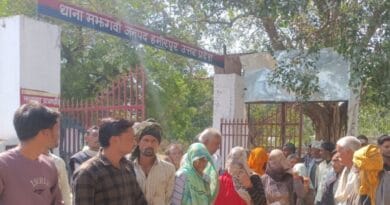 In Rath, miscreants looted two people, snatched mobile and money