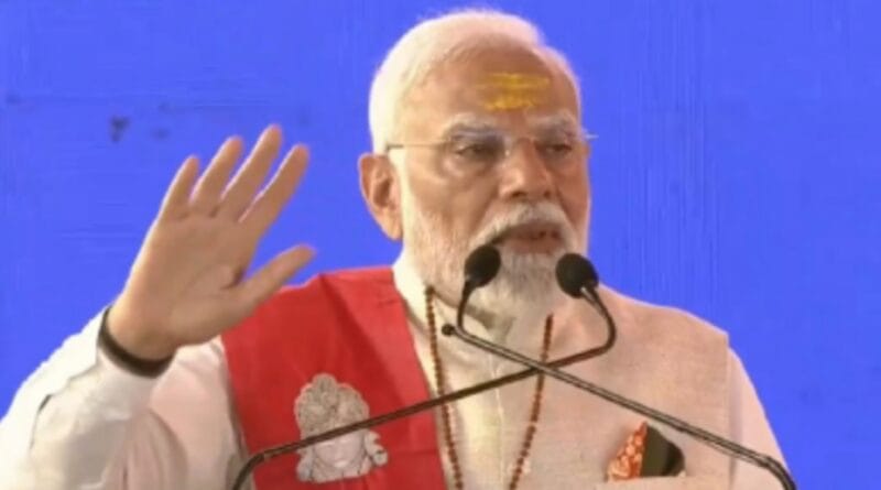 pm-narendra-modi-in-bageshwar-dham-foundation-stone-cancer-hospital-praised-dhirendra-shastri-for-initiative