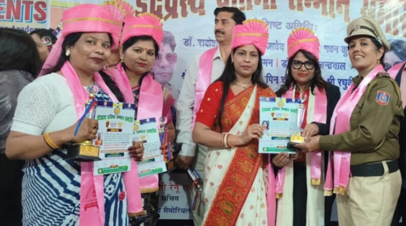 Teacher Neelam Kaushal received Indraprastha Shiksha Ratna Award