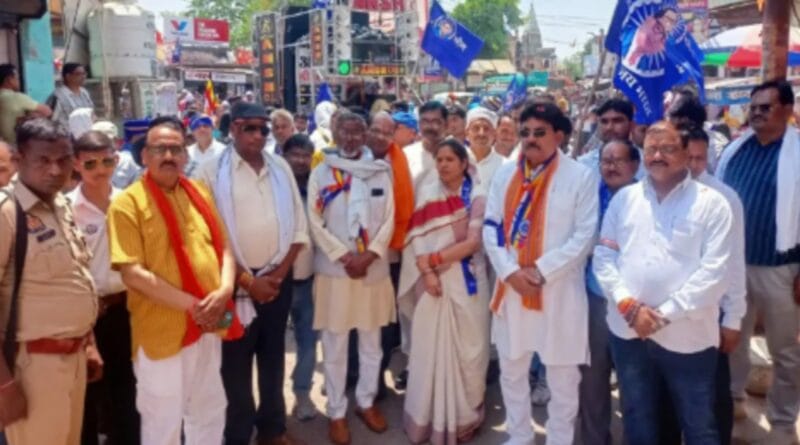 Hamirpur: Tribute paid to Constitution maker Dr Ambedkar, grand procession taken out