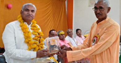 Hamirpur: Farewell given to retired principal of Saraswati Bal Mandir, Harinarayan Nagayach