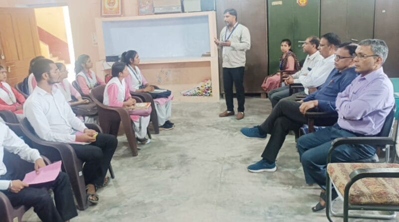 Hamirpur: Self-discipline and time management taught to students in career guidance workshop