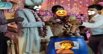 In Rath, the groom and bride were given a blue drum as a wedding gift, the video is going viral