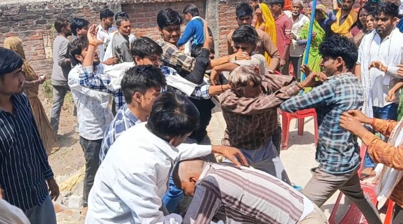 Hamirpur: Report filed against 19 people of two parties for fighting during ration quota selection