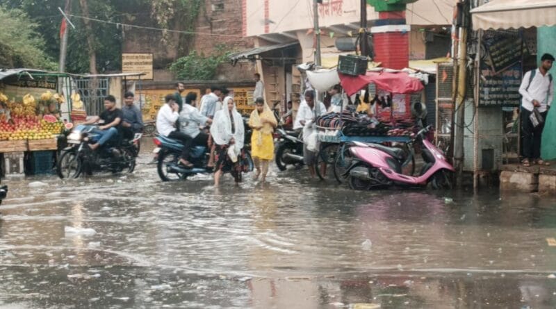 Heavy rain in Rath: The clouds came in large numbers and then it rained heavily