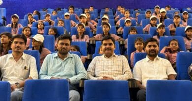 Film Kesari- 2: Children of council school watched the film Kesari in the theatre