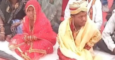 Three feet groom married 2.5 feet bride in kaushambi