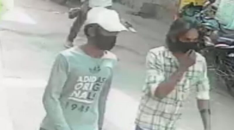 Daylight Robbery Rath 8 lakh jewellery loot rath wife hostage