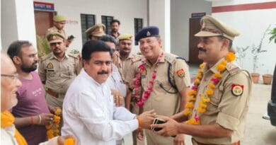 Traders honored the police team for revealing the robbery