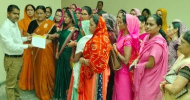Anganwadi workers demanded mobile phones and payment for recharge