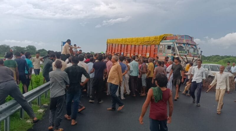villagers blocked Bundelkhand Expressway murders in chilli