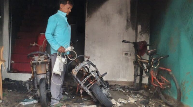Fire in the house caused loss of Rs 4 lakh