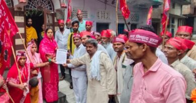 Demonstration by Nishad Party: Demand to include sub-castes in SC