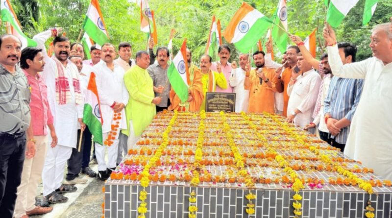 BJP Tiranga Yatra Mahoba: Bharat Mata ki Jai was raised at Alha Chowk in Mahoba