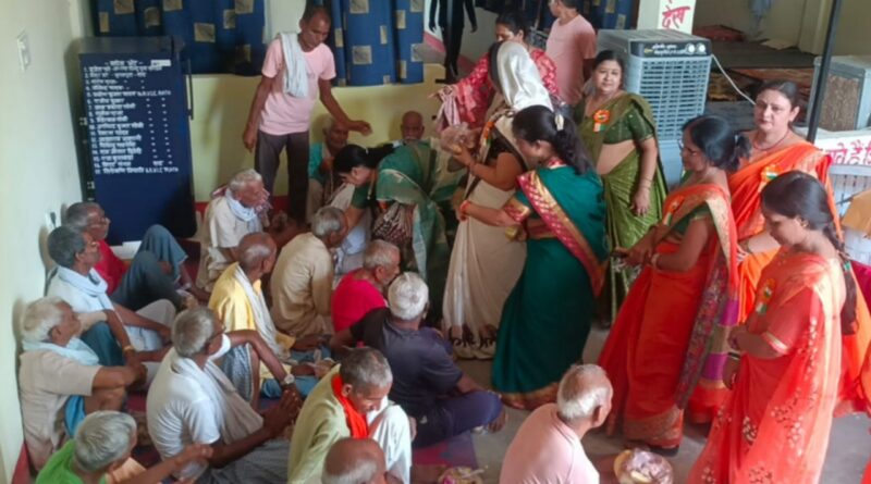 Golden Lions Club Prerna celebrated Independence Day in Old Age Home