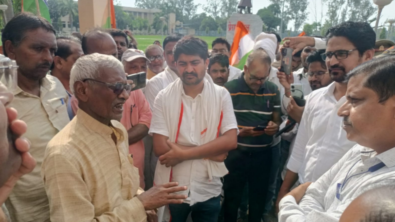 farmers padayatra in rath demands electricity insurance
