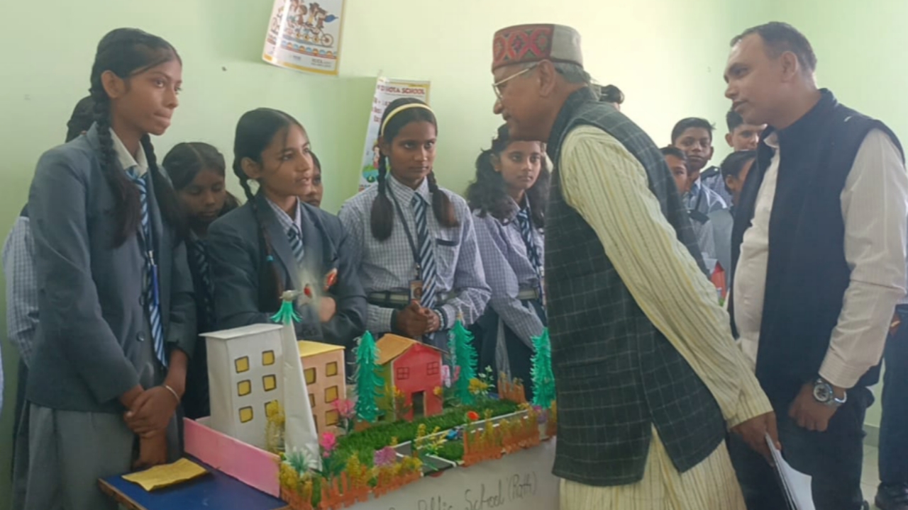 राठ विज्ञान प्रदर्शनी में नन्हे वैज्ञानिकों के प्रोजेक्ट्स