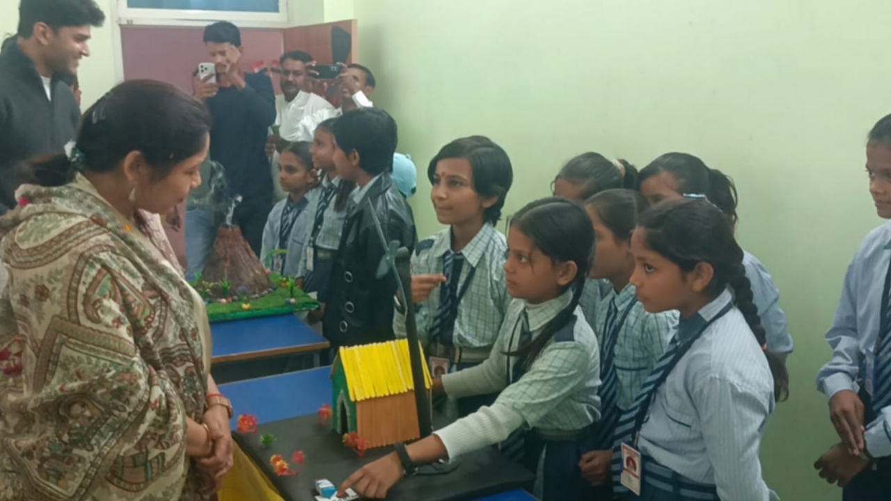 Apex Modern School Science Fair में शीर्ष 10 मॉडल